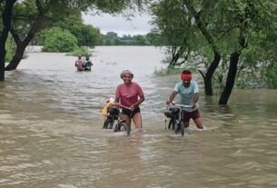 Ghazipur Flood, Ghazipur, Ghazipur news, Ghazipur flood, flood in ghazipur, ghazipur flood, ghazipur flood video, ghazipur flood images, ghazipur flood photos, ghazipur dm, ghazipur sp, ganga water level above danger mark in ghazipur,