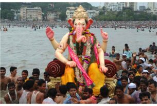 Karnataka: Clashes broke out during Ganesh idol immersion, heavy police force deployed in the area