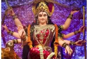 Delhi: Chittaranjan Park and Bengali-speaking areas are preparing for a grand Durga Puja, with artisans working day and night.