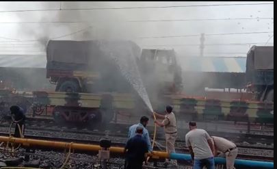 Fire In Ujjain Railway Station, Ujjain Breaking news, Ujjain Railway Station, Ujjain News, Army truck catches fire, Railway News, Madhya Pradesh News, , MP News, RPF News, Goods train fire, Railway Breaking News"