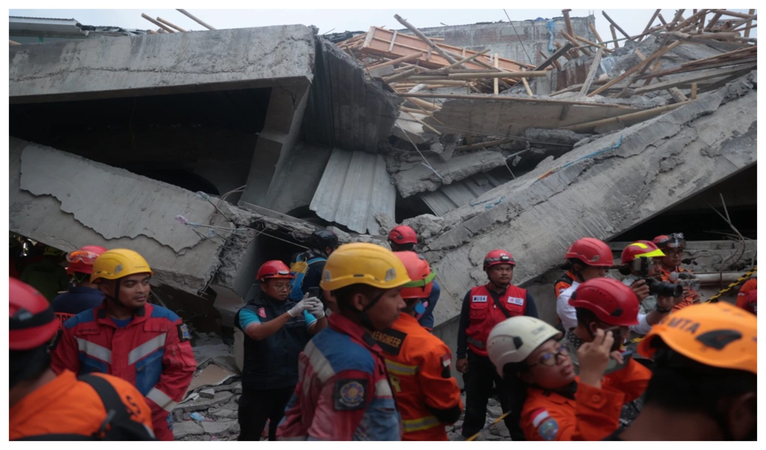 Indonesia: School collapse incident in Indonesia, 91 students feared still trapped under rubble