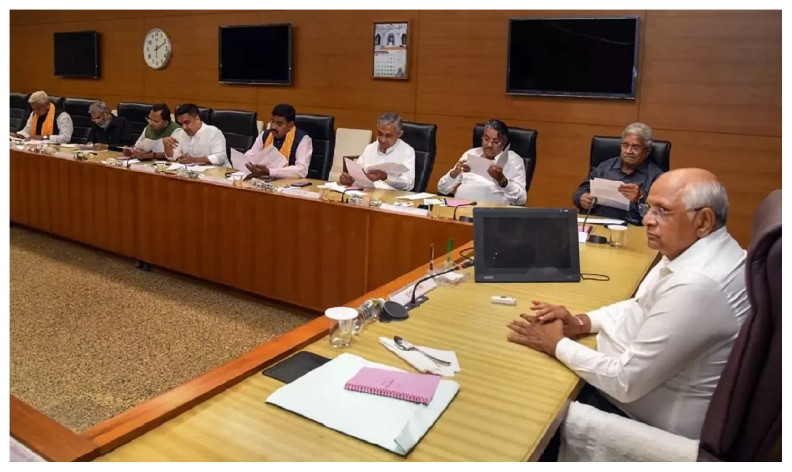 Gujarat: Cabinet expansion! All ministers resigned yesterday, 10 new ministers may be sworn in today.