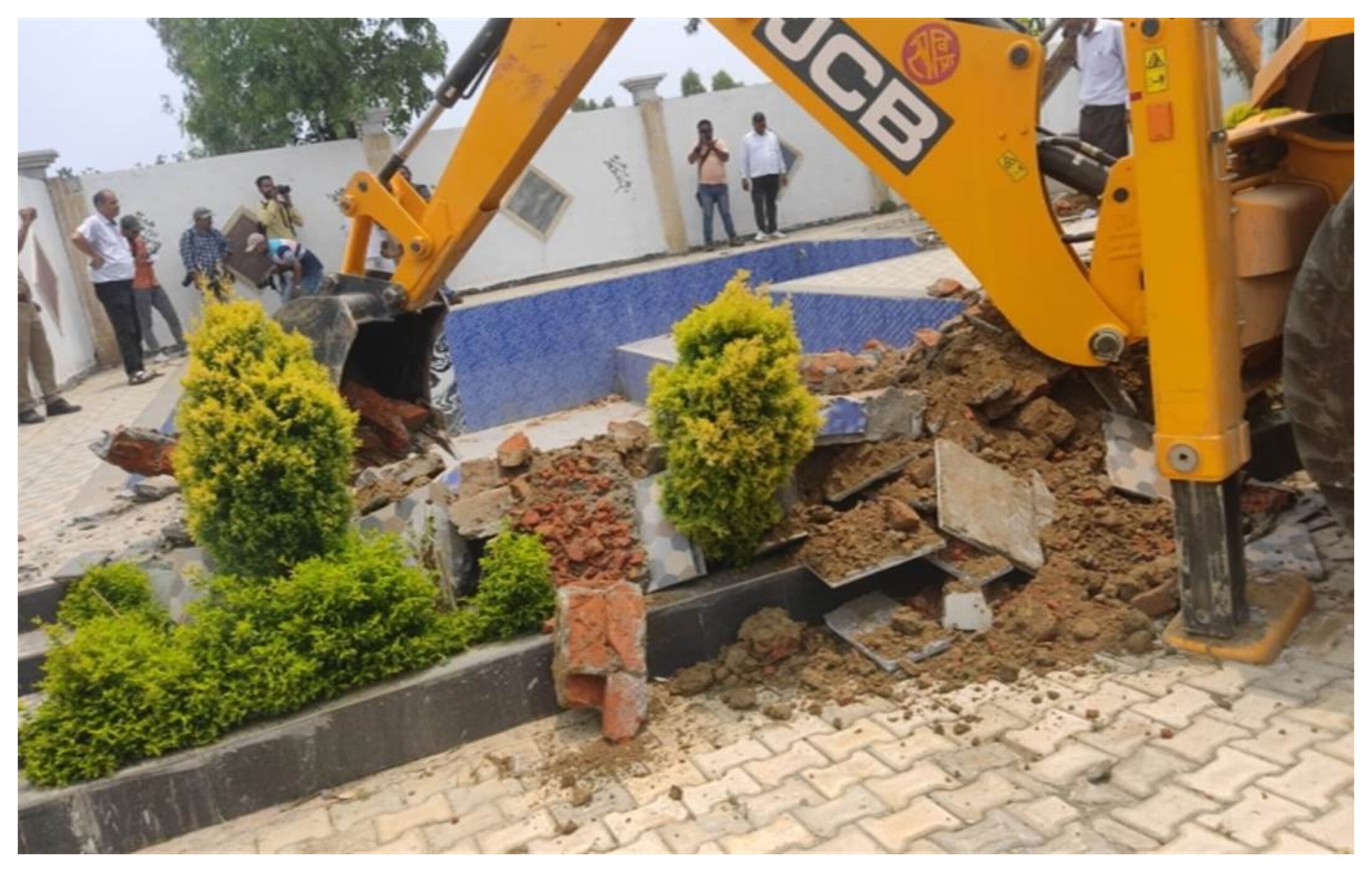 Saharanpur: Municipal Corporation property in ruins in Smart City, traders demand wooden showroom