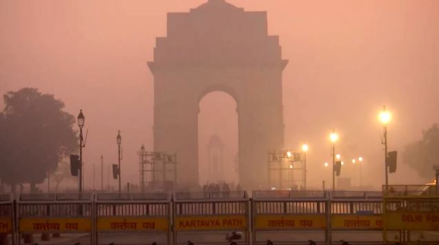 DELHI MAUSAM UPDATE , AIR POLLUTION LEVEL, DELHI POLLUTION NEWS, DELHI POLLUTION GRAP, DELHI AQI TODAY, DELHI-NCR RECEIVES DOUBLE WEATHER ATTACK: COLD, FOG AND POLLUTION WORSEN THE SITUATION