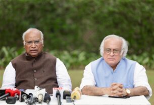 Mallikarjun Kharge, Congress, Narendra Modi, BJP, RSS, Patel, Nehru, democracy, unity, press conference, Patel statue, Sardar Sarovar, ban on RSS, Congress attack, Patel legacy, Kharge statement, India politics, democracy institutions, Patel ideology, PM Modi criticism,