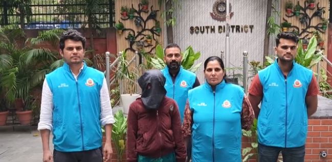Delhi Jewelry Theft, new-delhi-city-general,arresting,arresting jewelry thieves,Delhi jewelry theft,couple arrested,jewelry store robbery,Dwarka police,anti-burglary cell,Delhi crime,Punjab criminals,jewelry showroom,arresting,Delhi news