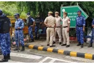 Delhi: Man commits suicide by shooting himself at Jantar Mantar in Delhi, police begins investigation