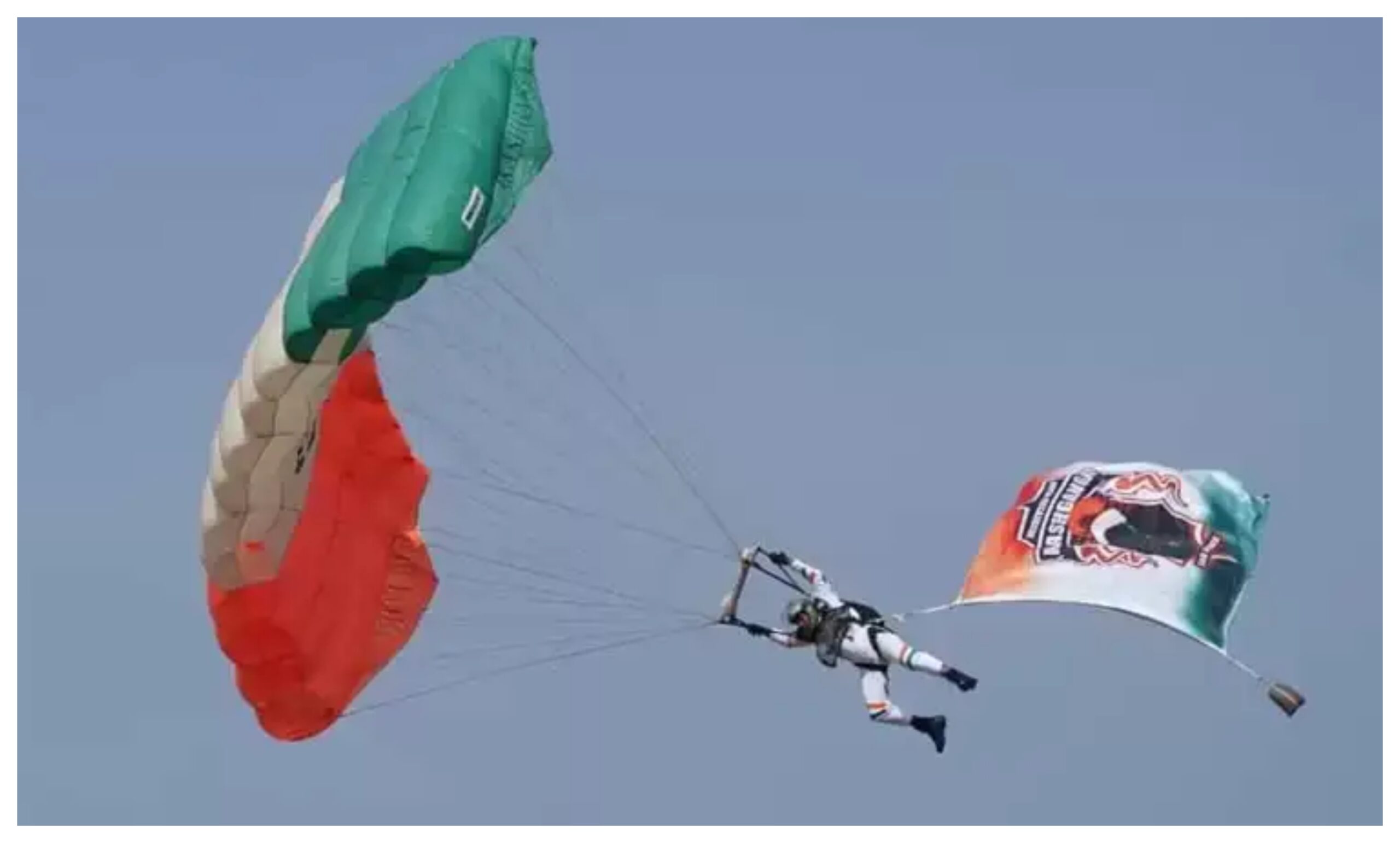 Chhattisgarh: Exciting air show by the Air Force team on the State Festival
