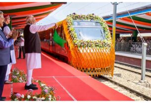 Varanasi: PM Modi flagged off four new 'Vande Bharat' Express trains in Varanasi.