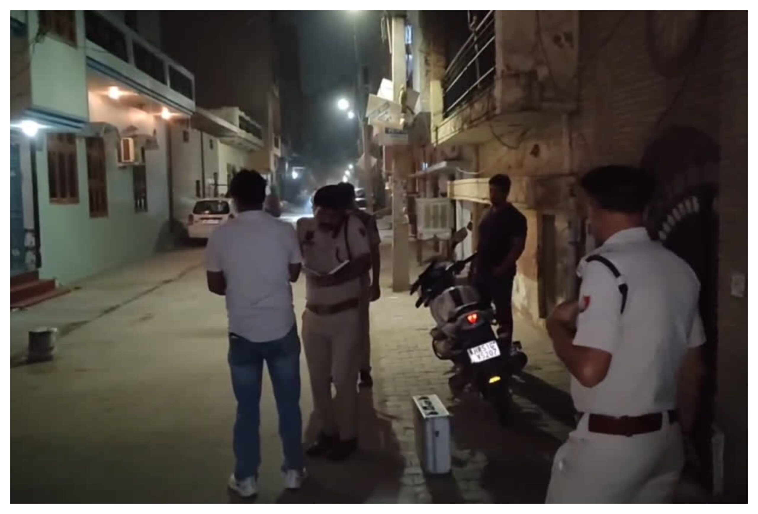 Haryana: A 17-year-old girl was shot by a youth in Faridabad, admitted to hospital.