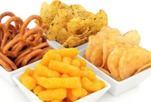 Snacking Side Effects, side effects of eating biscuits,harmful effects of chocolate on body,everyday snacking side effects,is chocolate bad for health, harmful effects of biscuits, chocolate side effects on body, eating too many biscuits daily, what happens if you eat chocolate every day, biscuits vs chocolate which is unhealthier,