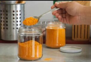 Turmeric Benefits, Turmeric benefits,daily turmeric use,curcumin properties,anti inflammatory, antioxidant effects, pain relief, heart health, cancer prevention, digestion improvement, gas and bloating, liver detox, brain function, memory boost, glowing skin, acne removal, tanning reduction,
