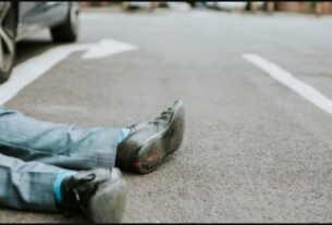 Road Accident, Maharashtra, road accident, thane, ambarnath, car, two wheelers, flyover, death, India News in Hindi, Latest India News Updates