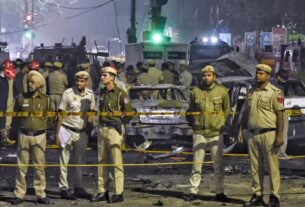 Delhi Blast News, Delhi car blast, Red Fort explosion, Car fire Delhi, Explosion near Red Fort Delhi, Delhi car fire incident, Latest Delhi news,