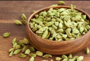 Cardamoms,Cardamoms Benefits,Cardamoms Health Benefits,Ilaichi Khane Ke Fayde,Ilaichi Ke Fayde,Benefits of eating cardamom before sleep,What happens if you eat 2 cardamoms at night,Cardamom for better sleep,Nighttime cardamom health benefitsGreen cardamom uses,Who should eat cardamom daily,Cardamom Bedtime Remedy,