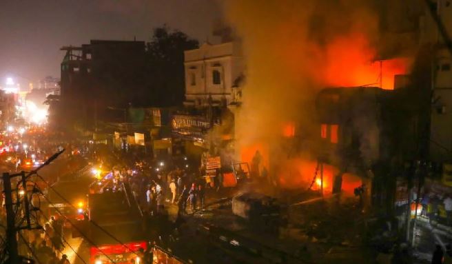 Hyderabad Fire, Hyderabad showroom fire, Telangana electronics showroom fire, Hyderabad building fire accident, Short circuit fire in Hyderabad, Hyderabad fire casualties, Electronics store fire Hyderabad, Mugalpura police fire investigation, Hyderabad fire incident one dead seven injured