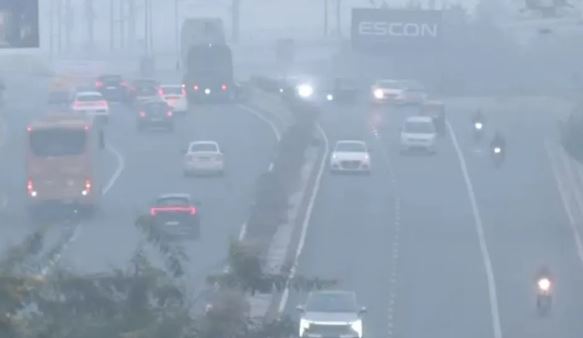 Delhi Pollution, air quality index, AQI levels, severe air quality, CPCB report, GRAP-IV, Delhi NCR pollution, Bawana AQI, India Gate pollution, toxic smog, New Delhi News, New Delhi Latest News, New Delhi News in Hindi, New Delhi Samachar"