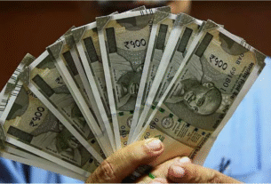 Uttar Pradesh: 4 killed as car crashes on Agra-Lucknow Expressway