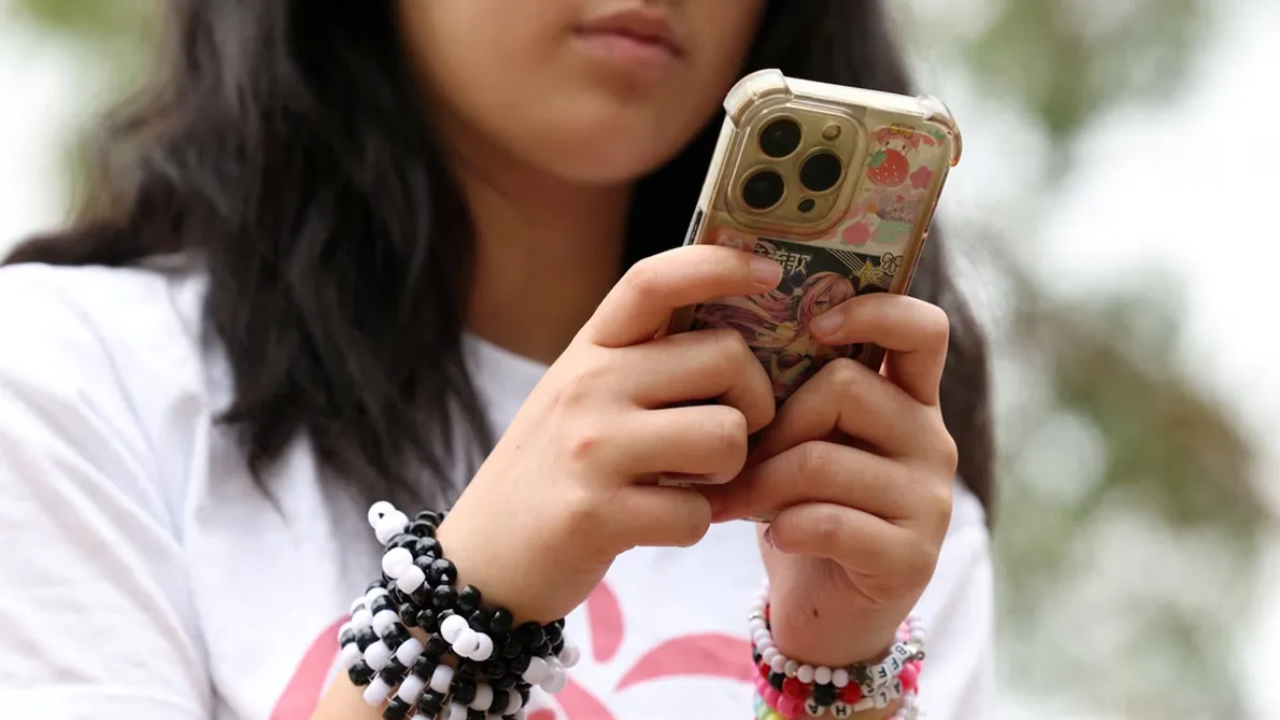 Social Media: Australia bans social media for under 16s, Reddit files legal challenge