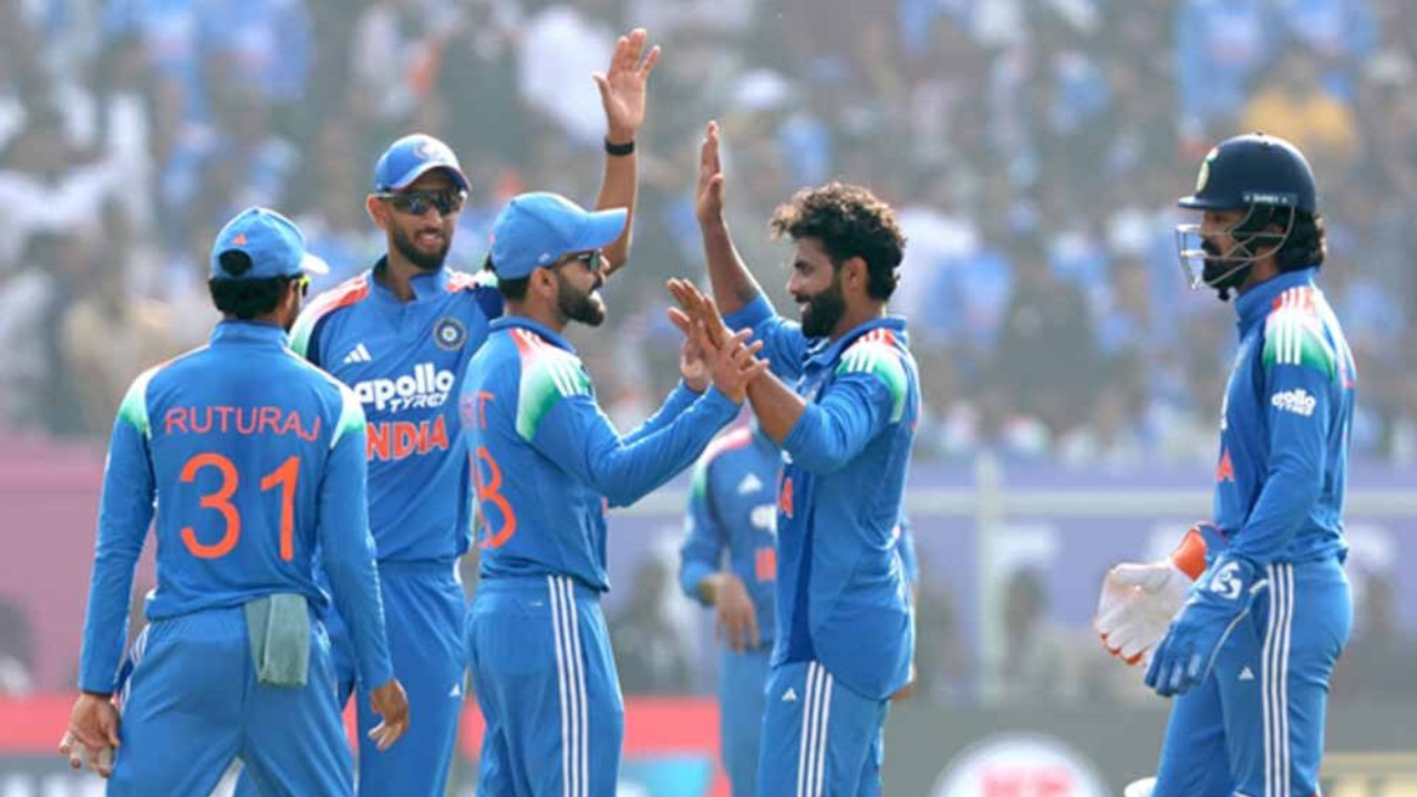 Sports News: Team India set a target of 271, despite de Kock's century, the visiting team failed to make a big total.