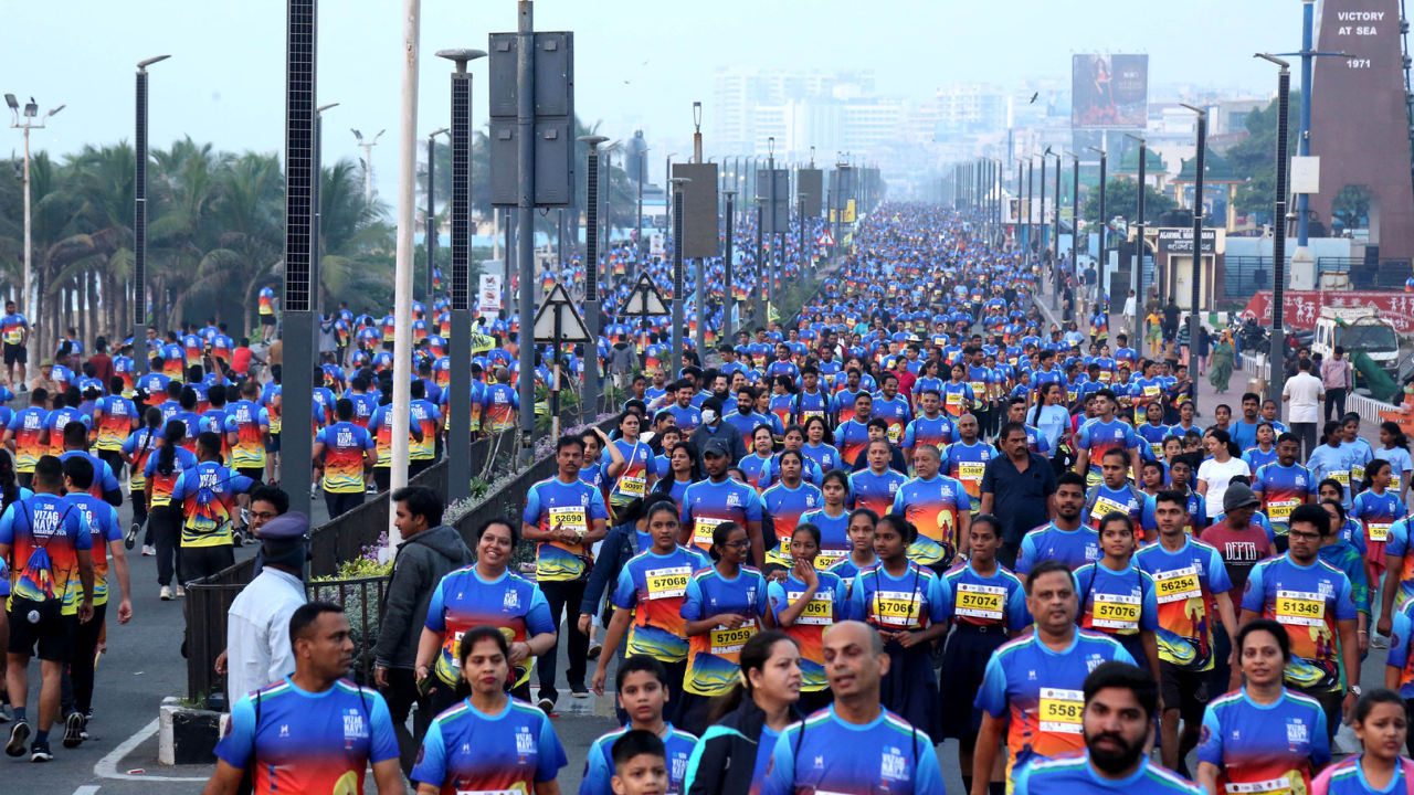 Andhra Pradesh: 10th Vizag Navy Marathon held in Visakhapatnam, over 17,000 runners participated