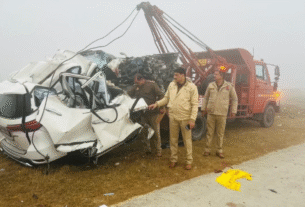Uttar Pradesh: 4 killed as car crashes on Agra-Lucknow Expressway