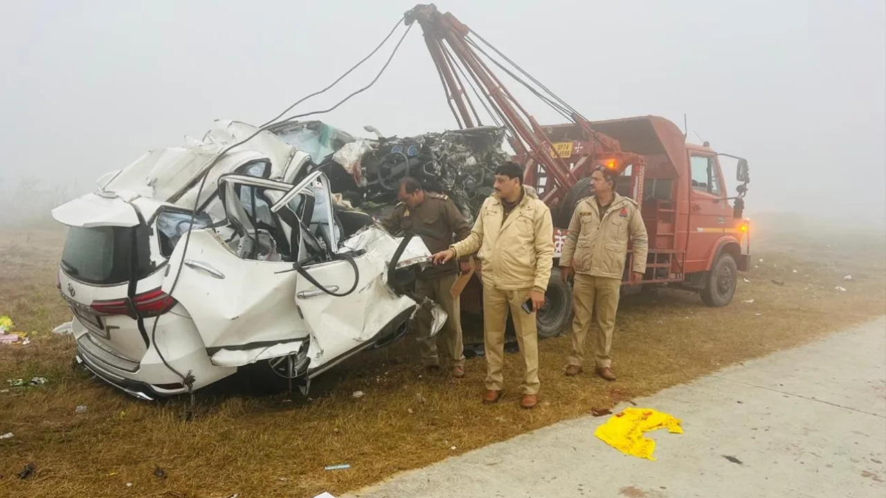 Uttar Pradesh: 4 killed as car crashes on Agra-Lucknow Expressway