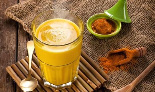 Mix These Spices In Milk, elaichi haldi in milk, Cardamom and turmeric in milk, elaichi haldi in milk health benefits, health benefits of elaichi haldi in milk, Cardamom and turmeric in milk health benefits, health benefits of Cardamom and turmeric in milk, Cardamom, milk, turmeric, haldi, elaichi, दूध में इलायची हल्दी मिलाकर पीने के फायदे, इलायची, हल्दी, इलायची और हल्दी वाला दूध, सेहत के लिए फायदेमंद इलायची और हल्दी वाला दूध, रात में इलायची और हल्दी वाला दूध पीने से क्या होता है"