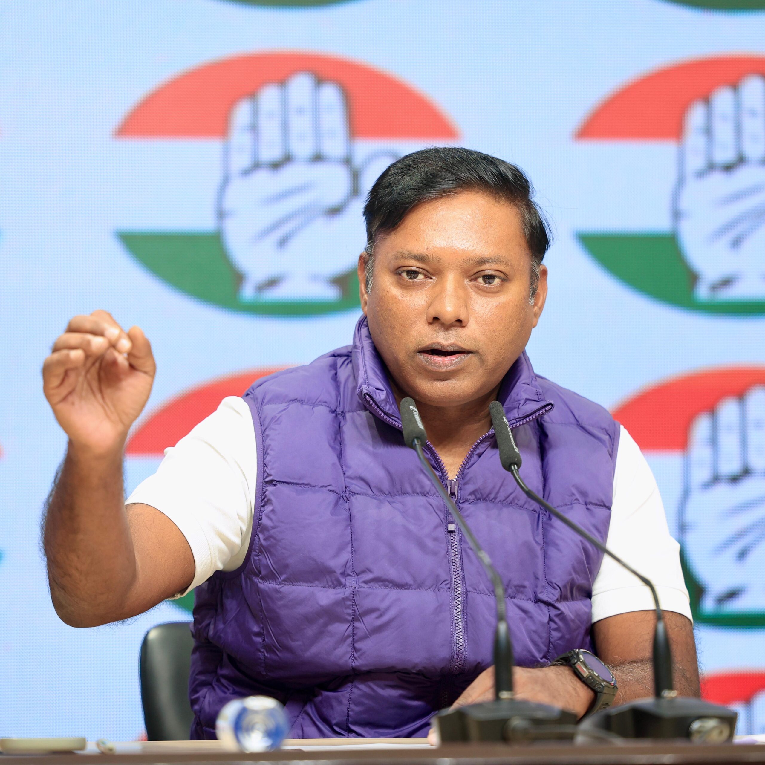 Political News: Congress blames government for aviation crisis in the country