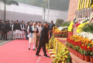 Political News: Vice President, Prime Minister and other dignitaries pay tribute to the martyrs at the Parliament House complex