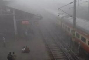 UP Weather News, Uttar Pradesh cold wave, dense fog, train delays, school timing change, Firozabad fog, Ambedkarnagar cold, Barabanki fog, Aligarh cold wave, Saharanpur fog, Rajdhani Express delay, UP winter news UP