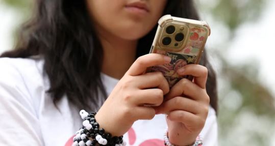 Australia Social Media Ban, Australia social media ban, under 16 internet restrictions, children's online safety Australia, Australian law social media minors, youth social media ban mental health, impact of Australia's social media ban on teens, Anthony Albanese internet policy youth, legal challenge Australia social media law