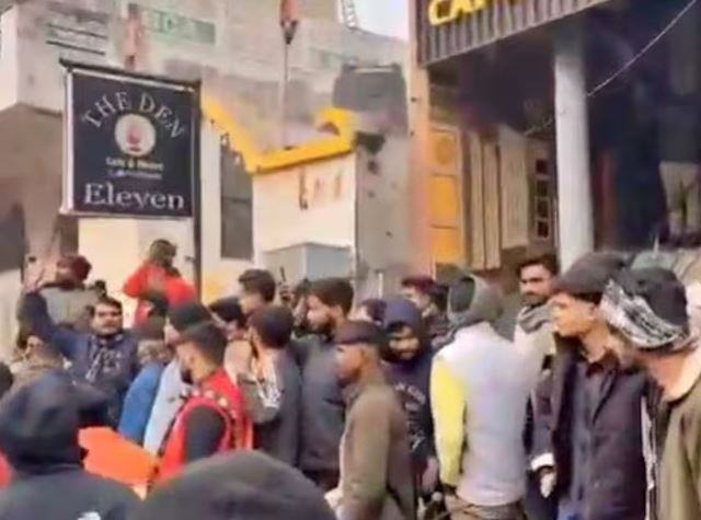 Bareilly News, Bajrang Dal, Love Jihad, Bareilly Assault Case, Bareilly Police, Bareilly clash, Bareilly muslim, Bareilly Bajrang Dal, Bajrang Dal nursing students Assault, बरेली, बजरंग दल, लव जिहाद, मारपीट, पुलिस