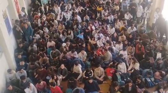 Himachal Doctor Strike, Himachal doctor strike, himachal hospitals closed, doctors on casual leave, patient treatment affected, operations postponed, paonta sahib market closed, himachal health services, hospital strike news, himachal pradesh news, healthcare crisis himachal, Himachal Pradesh News in Hindi, Latest Himachal Pradesh News in Hindi, Himachal Pradesh Hindi Samachar,