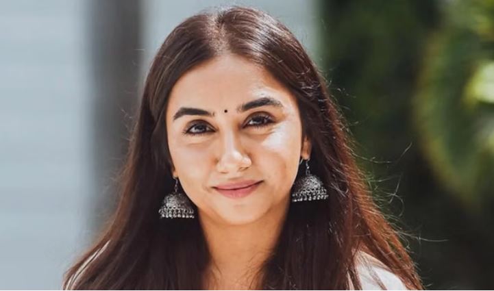 Prajakta Koli , Prajakta koli, prajakta koli marathi debut, krantijyoti vidyalay marathi madhyam, hemant dhome director, sachin khedekar, amey wagh, siddharth chandekar, kshitee jog, kadambari kadam, harish dudhade, pushkaraj chirputkar, marathi cinema 2025, prajakta koli film career, mostlysane youtube, netflix mismatched, jug jugg jeeyo, amazon prime andhera, marathi medium schools, alibaug shooting, chalchitra mandalee production, prajakta instagram post,