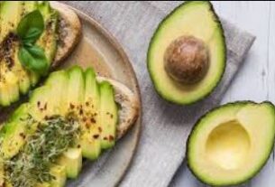 Avocado Ke Fayade, What happens if I eat avocado daily, Is avocado protein or fat, What are the benefits of avocado, Is avocado heat or cold, Avocado Benefits in Hindi, Avocado benefits for females, Avocado benefits for skin, Avocado benefits protein, Avocado benefits for baby, Avocado ke fayde, Which Vitamin In Avocado, Vitamin in Avocado,