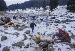 Jammu kashmir, #JammuKashmir, #ChillaiKalan, #WinterStruggles, #Srinagar, #PowerCut, #WaterCrisis, #ColdWeather, #ValleyLife, #KashmirNews, #CommunitySupport,