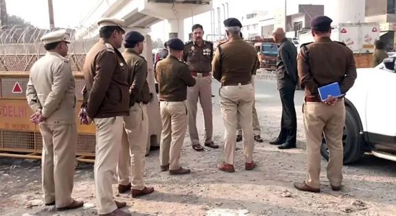 Operation Aaghat 3.0, Delhi Police arrests, New Year crime prevention, Operation Aaghat 3.0, South East Delhi, Illegal liquor seizure, Drug trafficking arrests, Weapon recovery, Street crime crackdown, New Delhi crime, Preventive arrests, New Delhi News, New Delhi Latest News, New Delhi News in Hindi, New Delhi Samachar