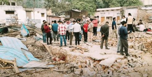 Mathura News, Mathura, lawyers protest, chamber demolition, illegal construction, court strike, district administration, Haldighati land, lawyers agitation, City Magistrate, Uttar Pradesh, Mathura News, Mathura Latest News, Mathura News in Hindi, Mathura Samachar