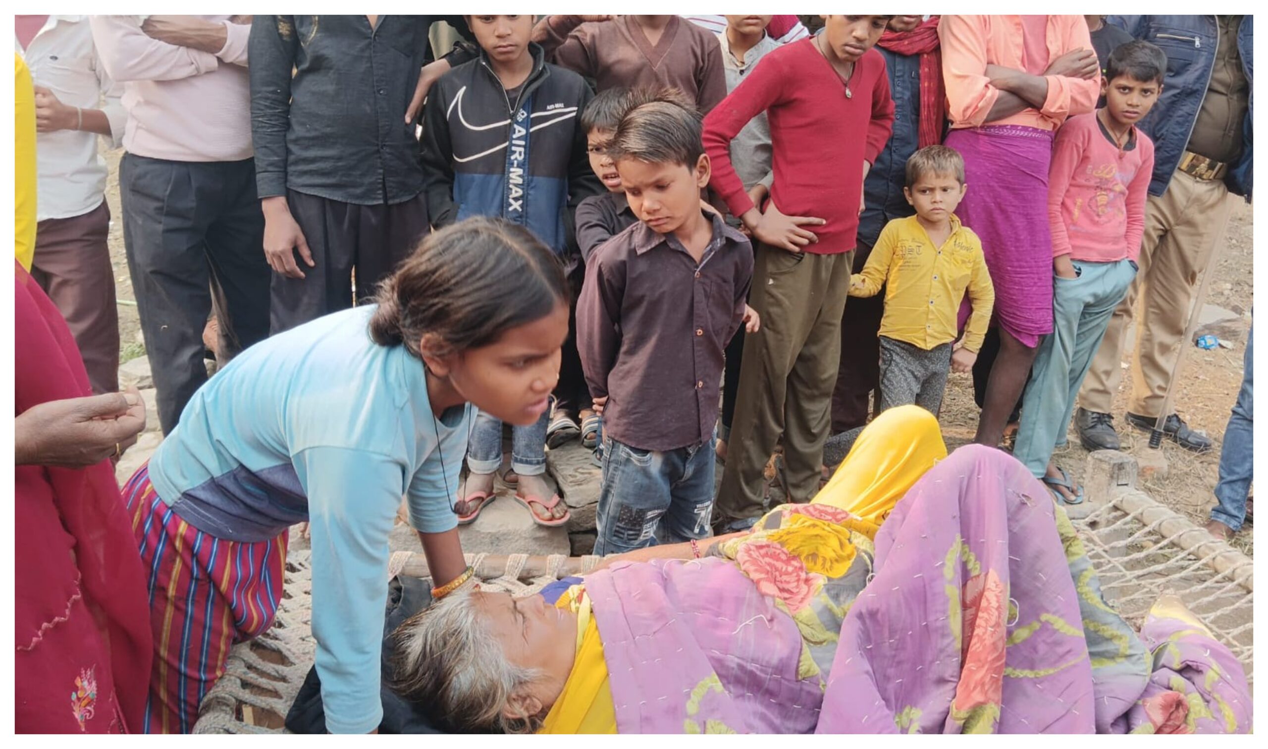 Uttar Pradesh: A speeding car crushes people in Mirzapur, one person dead.