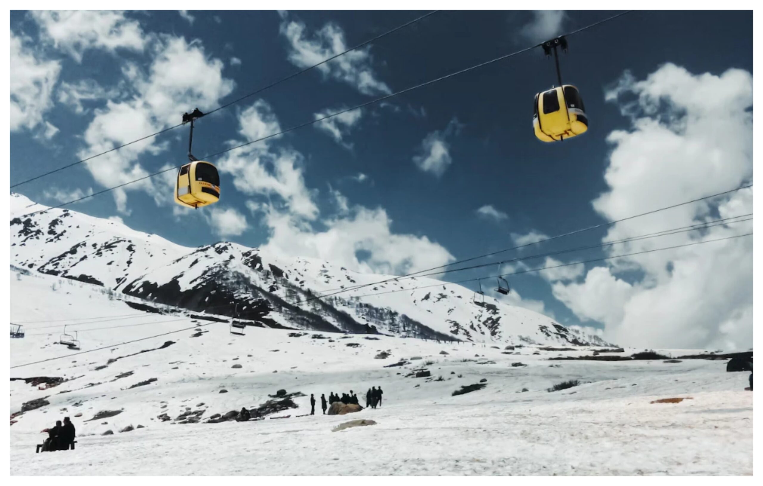 Jammu Kashmir: After two days of snowfall, Gulmarg offers a heavenly experience for tourists.