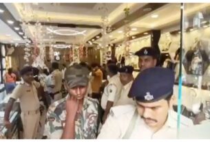 Telangana: Two miscreants attempted to rob a shop in Hyderabad, injuring the shopkeeper.