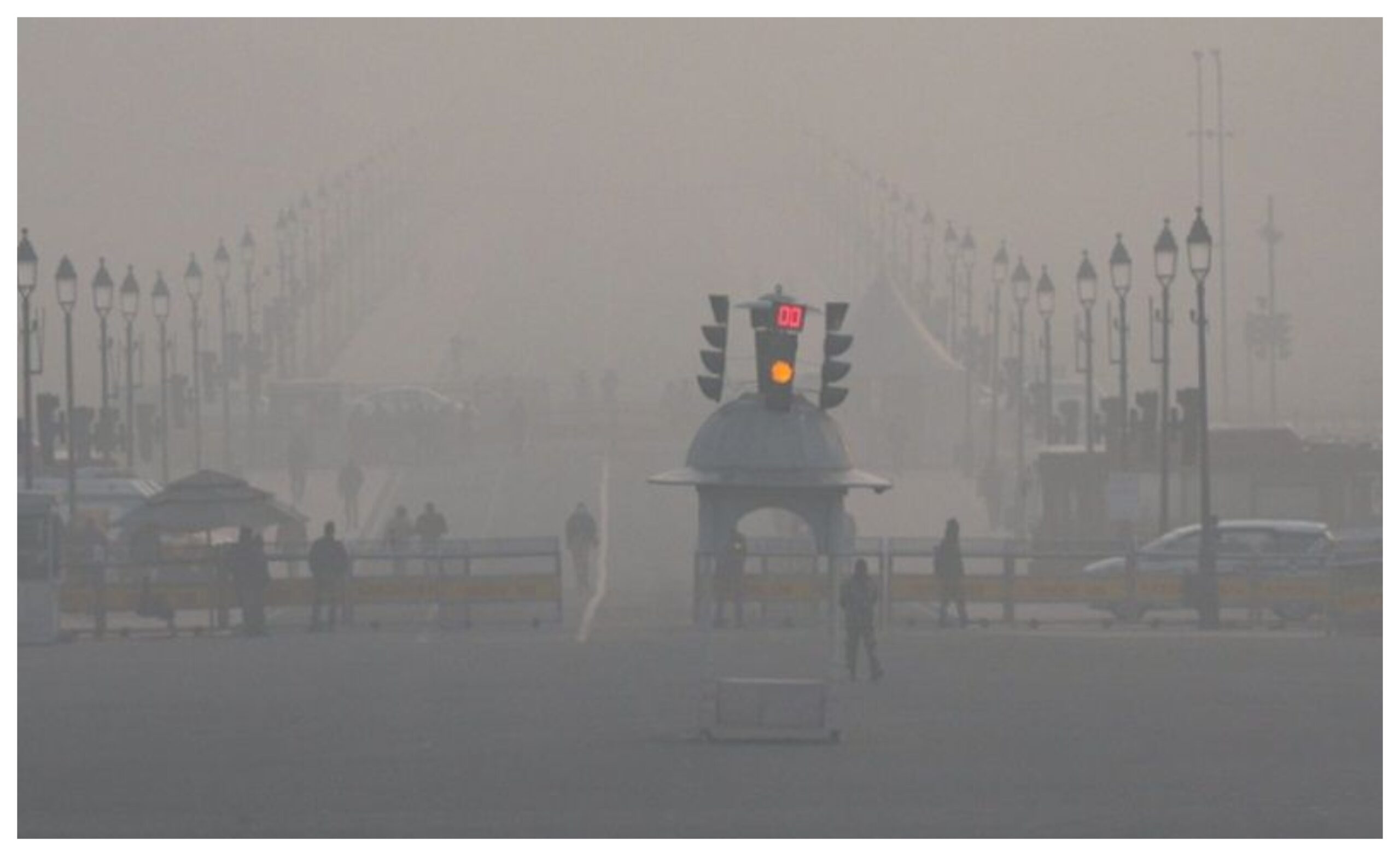 Delhi Weather: Severe cold in Delhi, temperatures plummet to season's lowest.