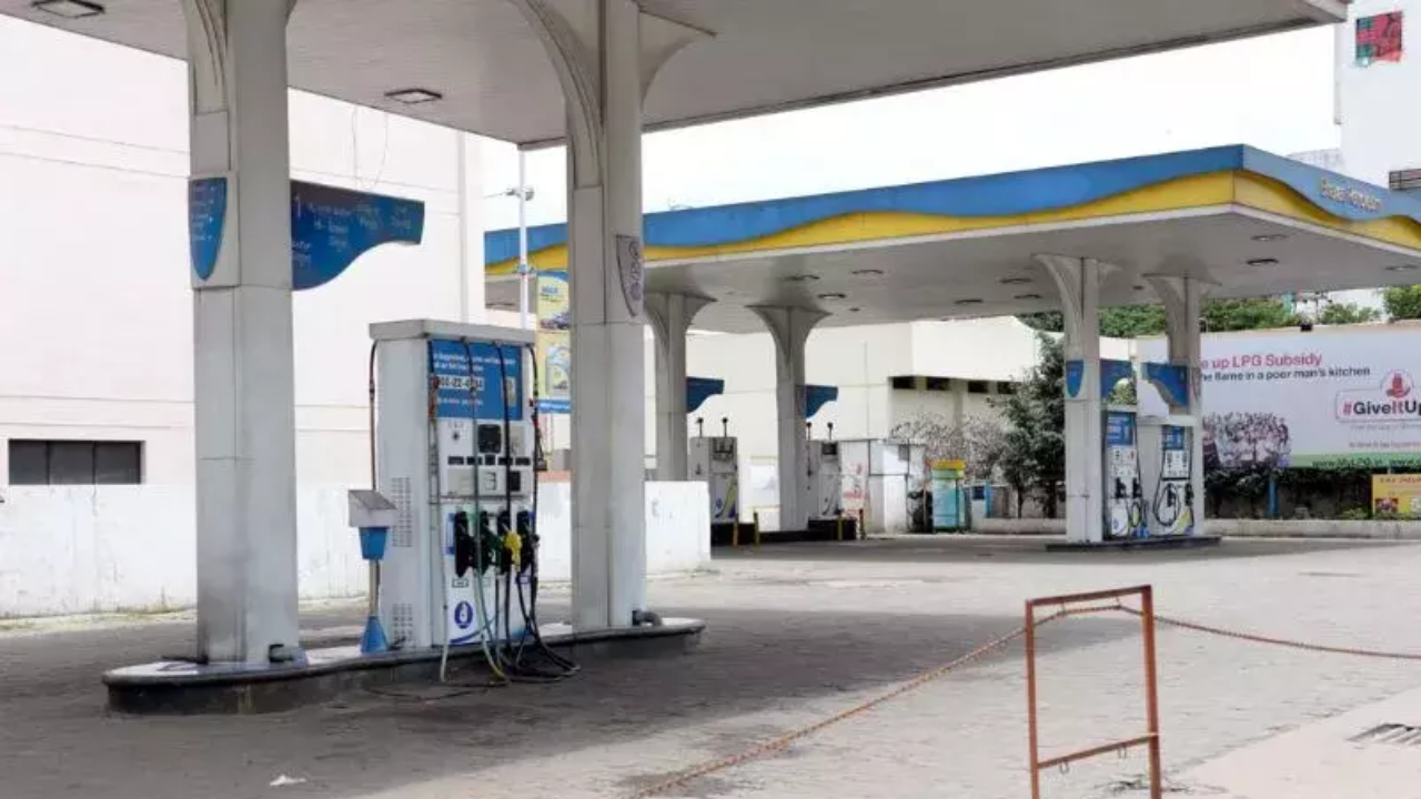 Manipur: Petrol pumps in valley districts closed indefinitely due to threats