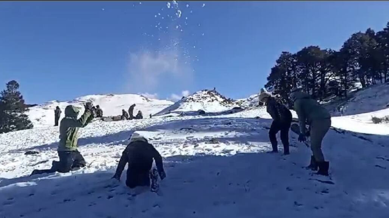 Winter Update: Fresh snowfall and rain have brought back the charm of winter in North India, with tourists enjoying themselves.