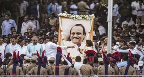 Ajit Pawar Last Rites, Ajit pawar last rites, ajit pawar plane crash, ajit pawar death, maharashtra deputy cm ajit pawar death, ajit pawar passed away, dy cm ajit pawar last rites, ajit pawar political career, ajit pawar family, ajit pawar death reason, ajit pawar rip, rip ajit pawar, ncp leader, India News in Hindi, Latest India News Updates