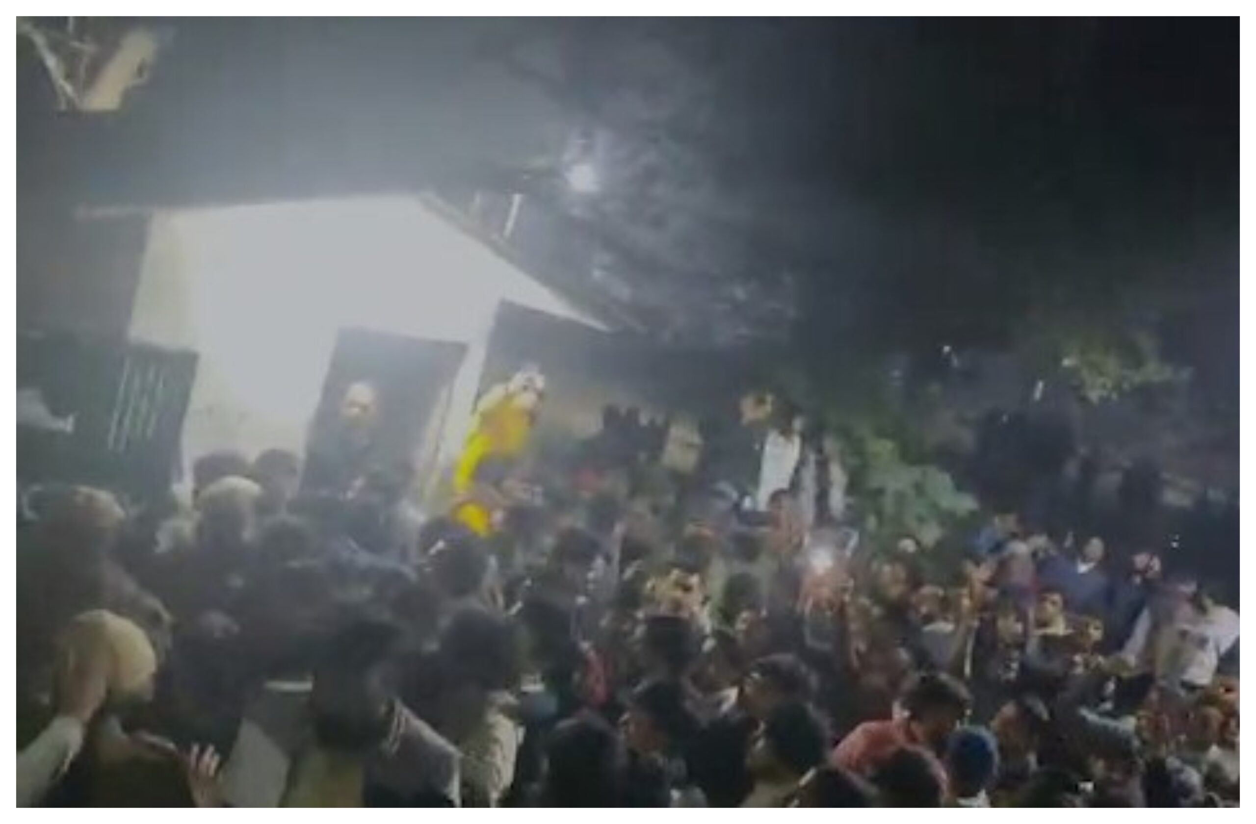 Delhi News: Clash between two student groups during a protest at Delhi University