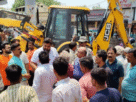 Jabalpur Bulldozer Action,Bargi encroachment removal, shopkeeper death Jabalpur, Mintoo Agrawal death, MP High Court stay order dispute, Madhya Pradesh crime news, bulldozer drive protest, Bargi market demolition, heart attack during eviction, MP administration action