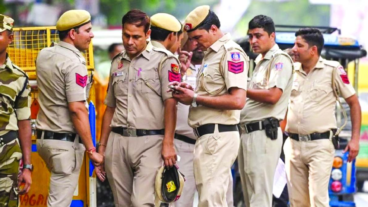 Delhi Police: Delhi Police's response to Mamata Banerjee's allegations - deployment outside Banga Bhavan is part of security.