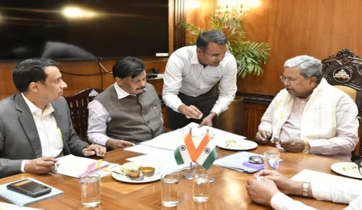 H.C. Mahadevappa Statement, Karnataka leadership tussle, Siddaramaiah, DK Shivakumar, HC Mahadevappa, stray dogs remark, Karnataka politics, Congress power sharing, CM deputy CM conflict, Congress high command, Congress internal conflict